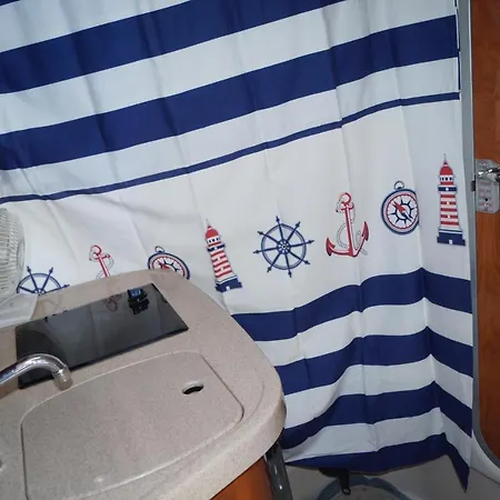 Πλωτό κατάλυμα Cabin Yacht Naturist Village *