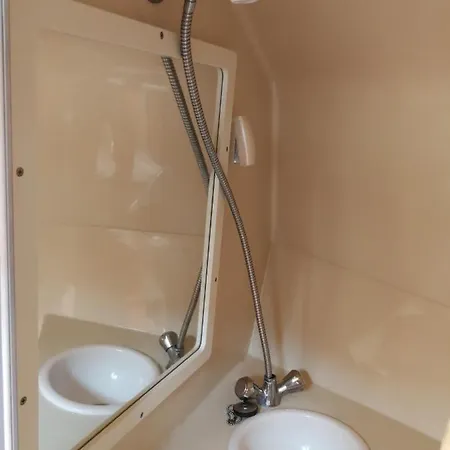 Πλωτό κατάλυμα Cabin Yacht Naturist Village